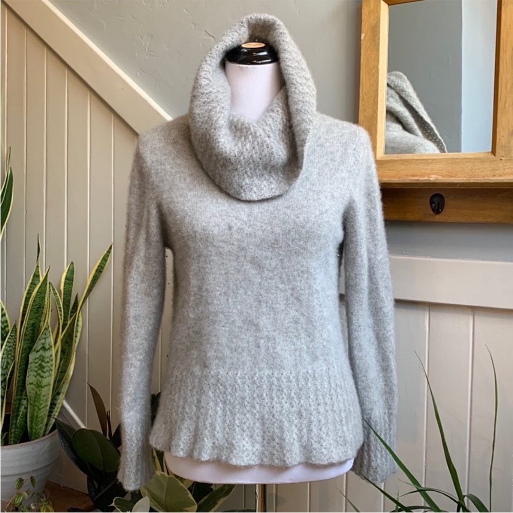 I.MAGNIN Neiman Marcus 100% Cashmere Cowl Neck Hand Knit Sweater in Light Grey